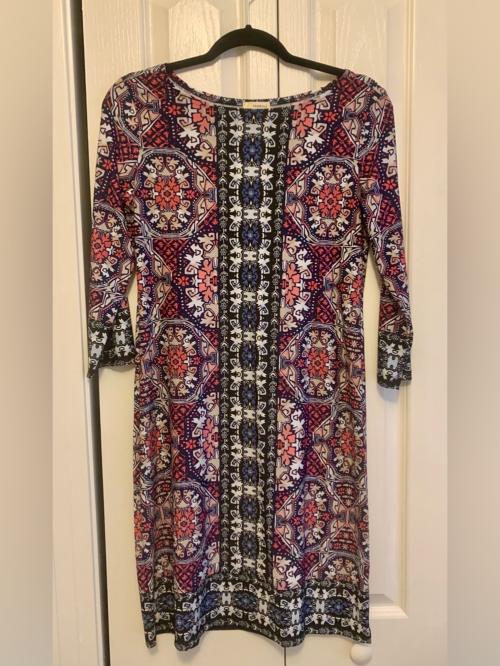 Haani Flattering Multicolor pink Geometric Print 3/4 Sleeve Jersey Shift Dress